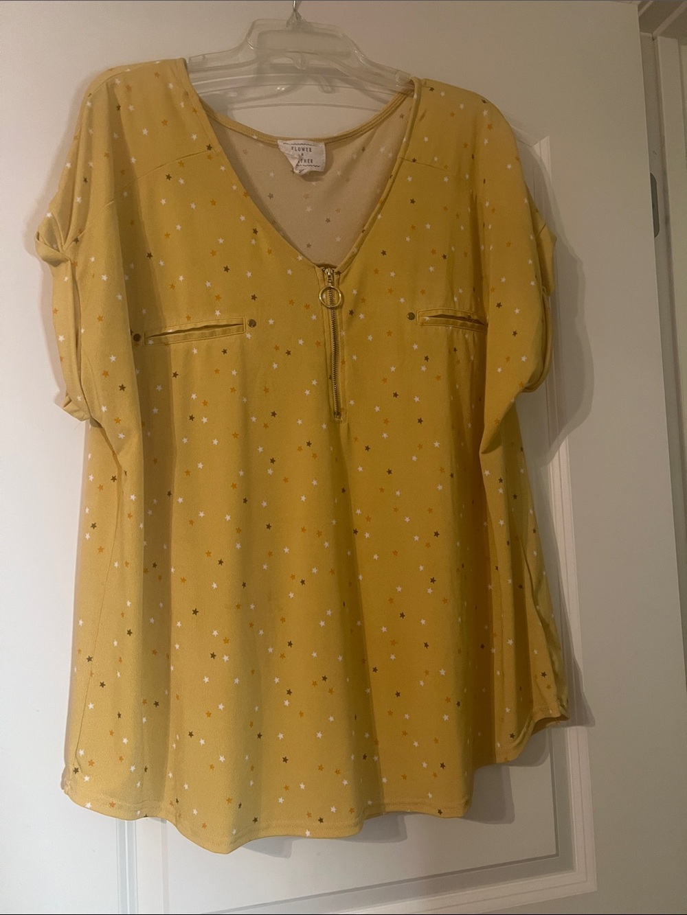 Universal Thread Yellow Star Print Zip-Front Blouse